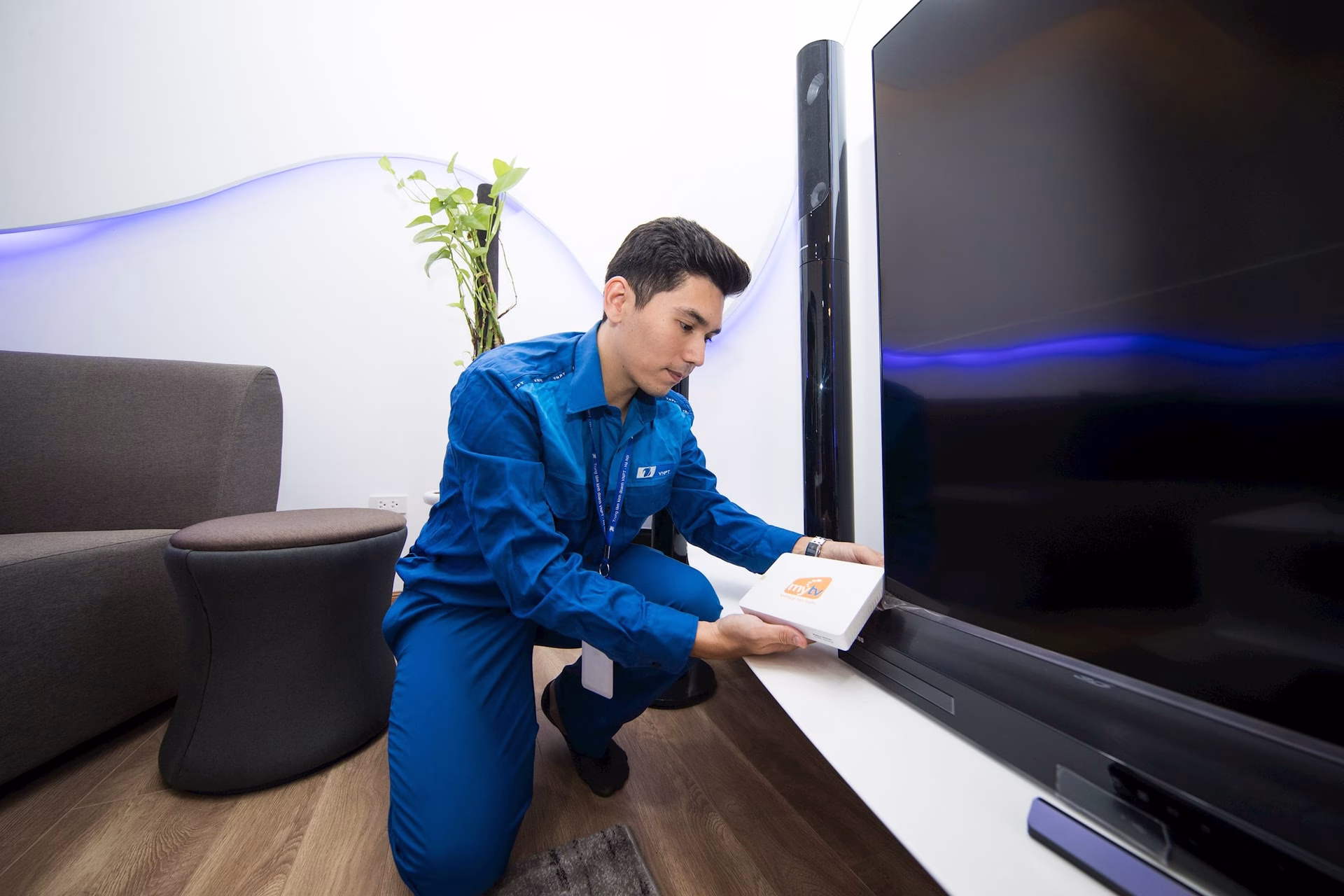 Internet VNPT tốc độ cao
Trong thời đại số hóa, internet không còn đơn thuần là công cụ truy cập thông tin mà đã trở thành hạ tầng thiết yếu phục vụ học tập, làm việc, giải trí và kinh doanh. Nhu cầu sử dụng internet tốc độ cao ngày càng gia tăng khi các ứng dụng trực tuyến, video 4K, livestream, hội họp trực tuyến và các nền tảng điện toán đám mây phát triển mạnh mẽ.